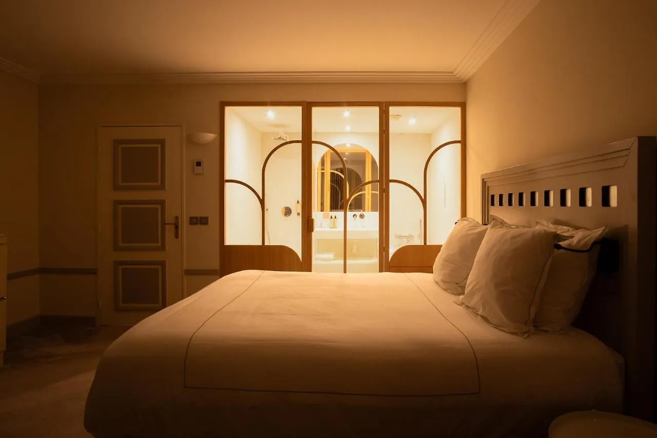 Grand Tonic Hotel & Spa Nuxe Biarritz 4*,