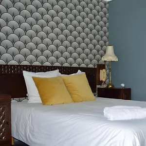Отель Saint Charles & Coliving